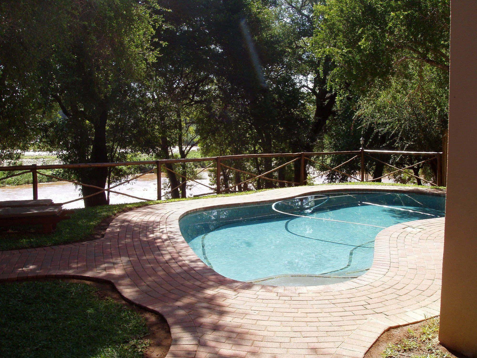 River House Hoedspruit Bagian luar foto